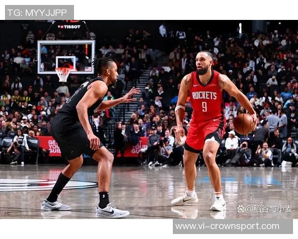 狄龙半场表现抢眼12投7中独揽全队最高15分并贡献3个篮板